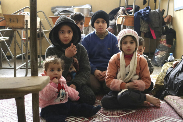 地震の影響から逃れ、アレッポ近くにある避難所となった学校に滞在する子どもたち。(シリア、2023年2月撮影)