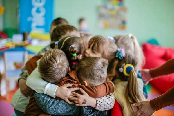 リヴィウで、ユニセフの就学前教育を受ける子どもたち。(ウクライナ、2024年4月撮影)