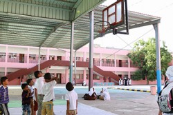 アデンのマンゾーラ学校に通う子どもたち。この学校は、紛争によって、一時閉鎖されていた。