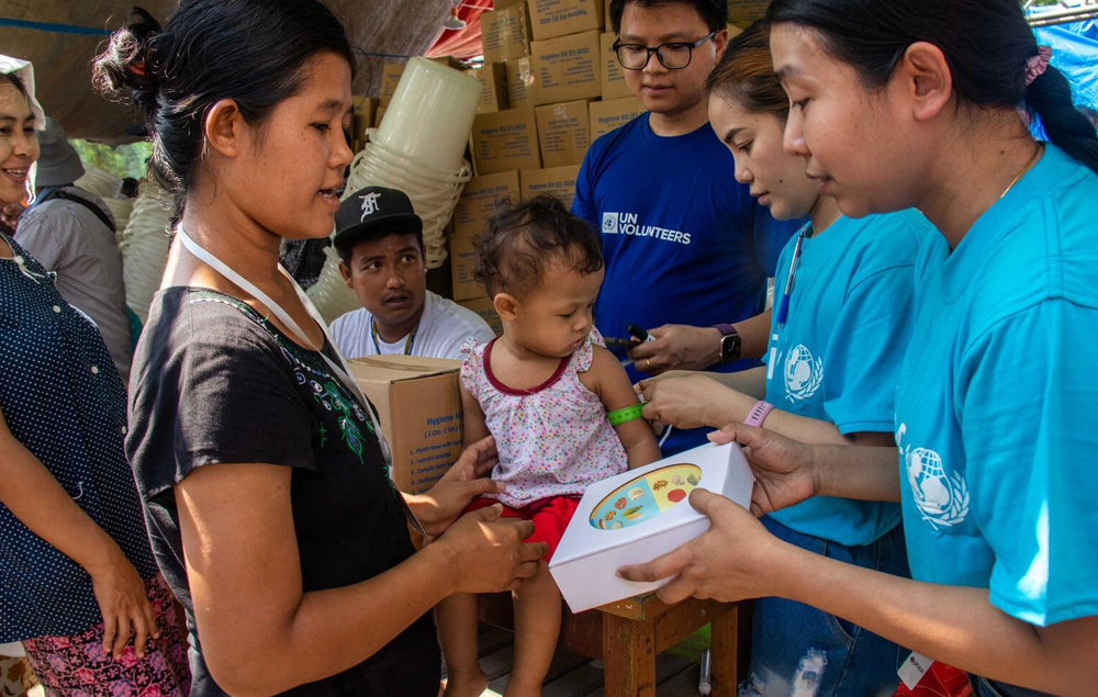 安全な水、保健・医療物資の提供