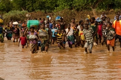 豪雨と洪水の被害を受け、12万人が避難を強いられている。（マラウイ）